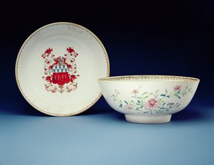 Par de taças decoradas em esmaltes rosa famille com os braços de Joynes, período Yongzheng (1723-35) (porcelana)